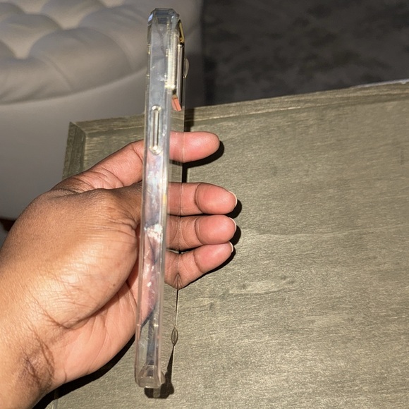 Elizabeth James IPhone case - Picture 4 of 5